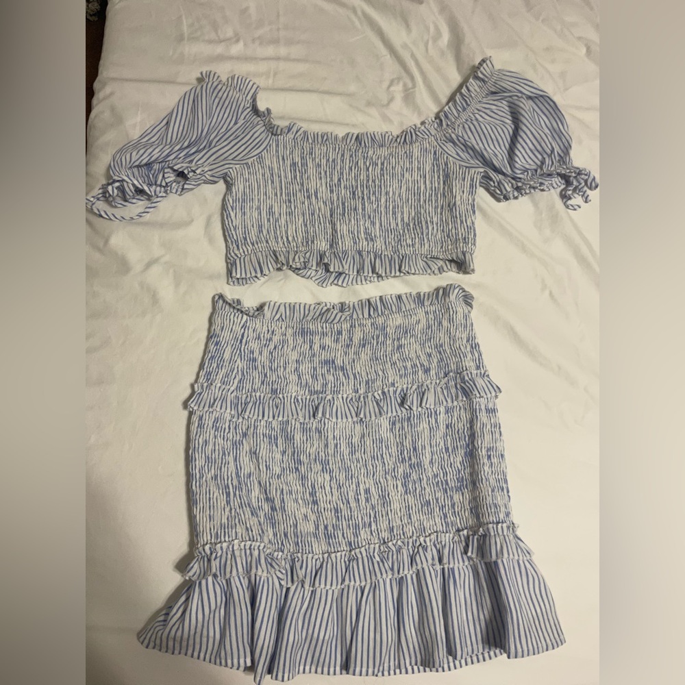 Shop Neighbor Two Piece Set (Medium) - Picture 2 of 4